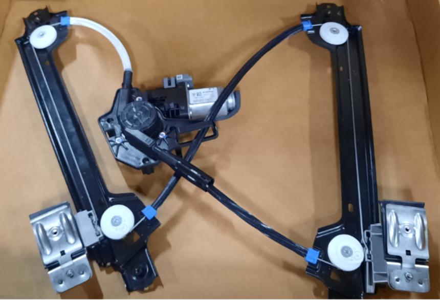 Regoulator Assembly Front Door Right Hand – Tesla Model S (2012-2024)