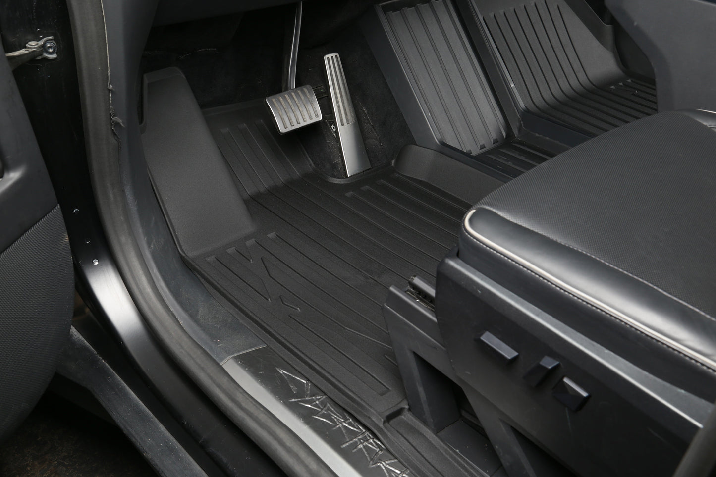 Tesla Cybertruck floor mats installed