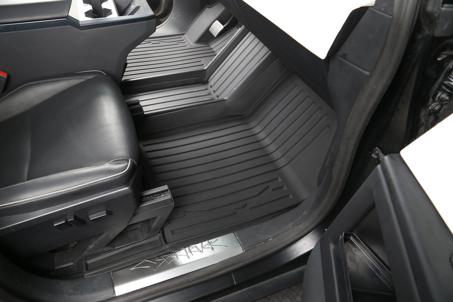 Tesla Cybertruck floor mats installed