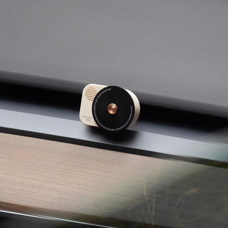 PHONO 1931 Car Fragrance Diffuser for Tesla Model Y/3: Elegant Design Meets Invigorating Scents